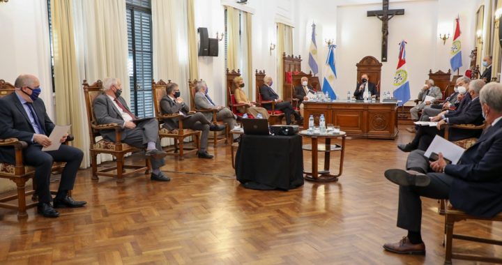 El gobernador presentó el programa “Santa Fe Más Conectada” a los miembros de la corte suprema de justicia de la provincia