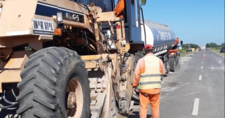 SE EJECUTAN MÁS DE 400 KILÓMETROS DE OBRAS DE BACHEO EN SEIS RUTAS DEL TERRITORIO PROVINCIAL