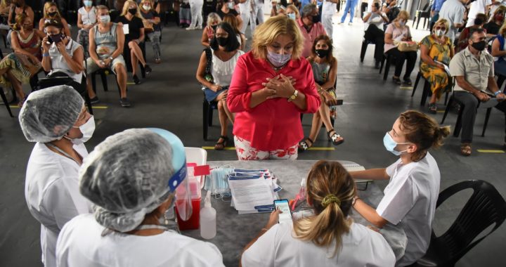 COMENZÓ LA VACUNACIÓN A LOS PRIMEROS 800 DOCENTES EN ROSARIO Y SANTA FE