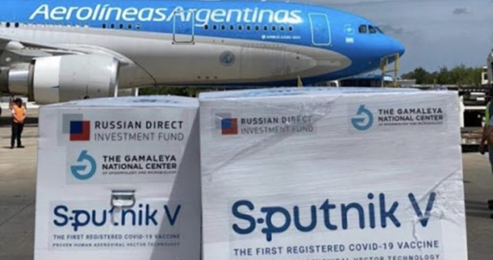 LLEGÓ EL AVIÓN DE AEROLÍNEAS CON 800.000 DOSIS DE LA VACUNA SPUTNIK V