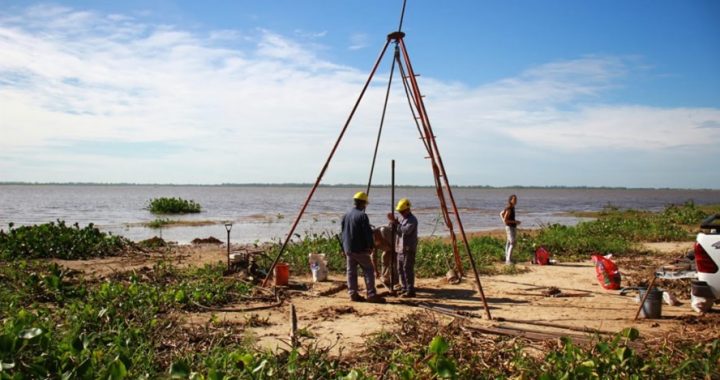 GASODUCTO METROPOLITANO, CRUCE DEL DUCTO POR LA LAGUNA SETÚBAL. SE REALIZAN EXCAVACIONES ARQUEOLÓGICAS