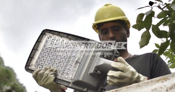 LA MUNICIPALIDAD DE SANTA FE REALIZA TRABAJOS DE ILUMINACIÓN EN EL DISTRITO DE LA COSTA