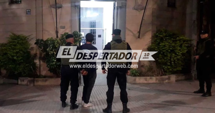 BARRIO EL POZO: DETUVIERON A UN LADRÓN ESCONDIDO DETRAS DE UN ÁRBOL