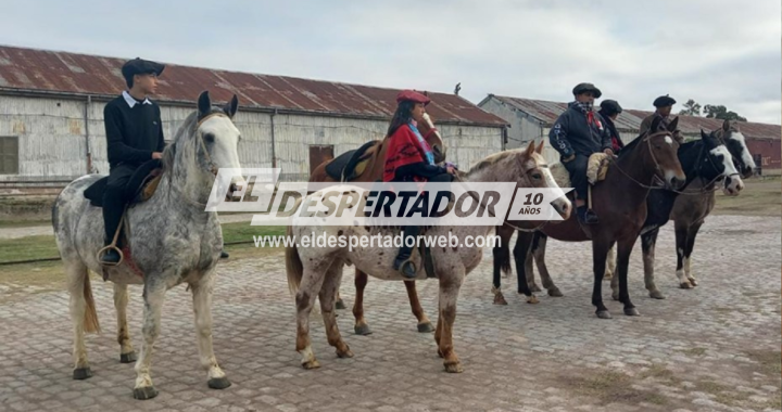 PRODUCTORES COSTEROS MARCHARON A CABALLO A CASA DE GOBIERNO EN RECLAMO POR EL ROBO Y FAENA DE EQUINOS