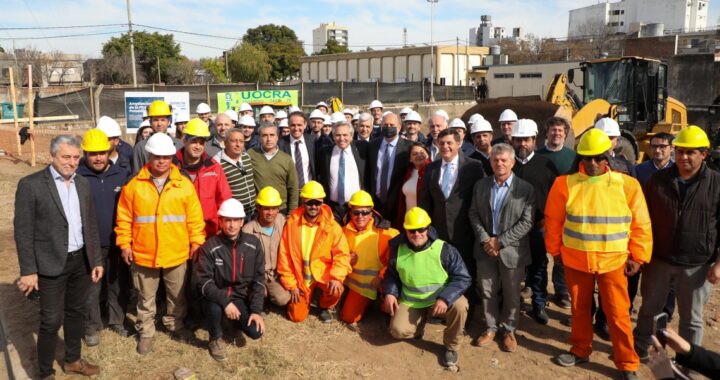 PEROTTI Y FERNÁNDEZ PARTICIPARON DEL INICIO DE OBRAS PARA LA AMPLIACIÓN DE LAS PLANTAS POTABILIZADORAS DE SANTA FE Y GRANADERO BAIGORRIA