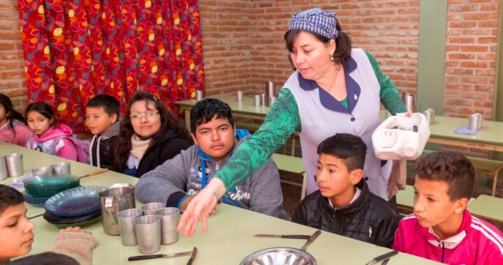 AXEL ARGUINCHONA: «EN LOS COMEDORES ESCOLARES SE NOTA LA FALTA DE ALIMENTO EL FIN DE SEMANA»