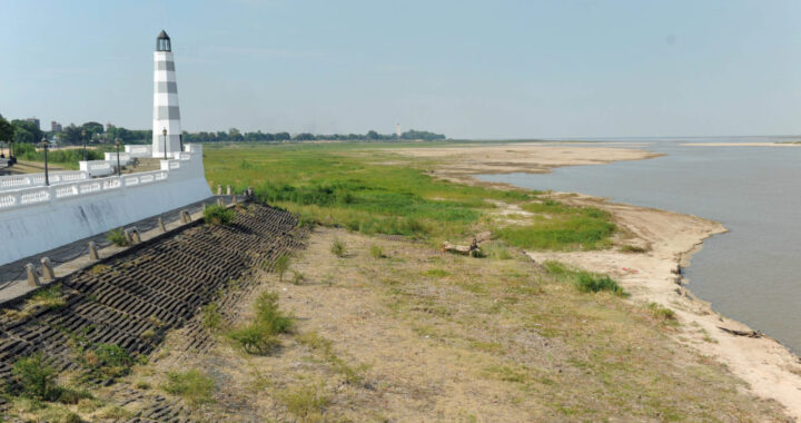 EL RÍO LLEVA 20 DÍAS DE LENTO DESCENSO Y YA SE ENCUENTRA DEBAJO DE LOS DOS METROS