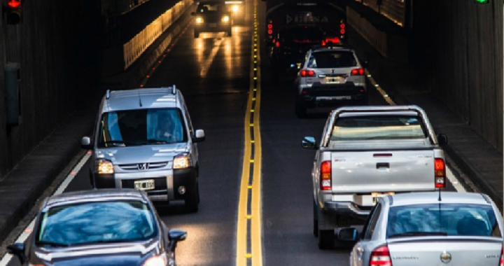 CAOS DE TRÁNSITO EN EL TÚNEL SUBFLUVIAL: LARGA FILA DE VEHÍCULOS EN LA MANO HACIA PARANÁ