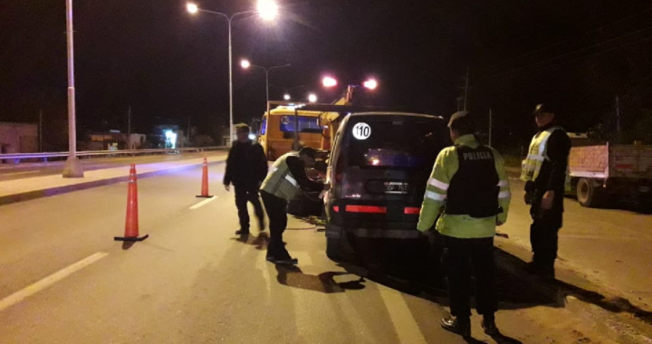 IMPRUDENCIA AL VOLANTE: TOMÓ ALCOHOL Y SE QUEDÓ DORMIDO SOBRE LA RUTA 1