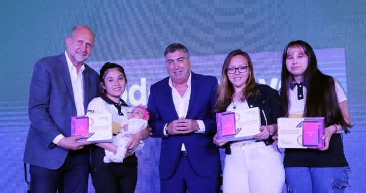 PROVINCIA Y NACIÓN COMENZARON CON LA ENTREGA DE MÁS DE 5.000 TABLETS EN TODO EL TERRITORIO SANTAFESINO