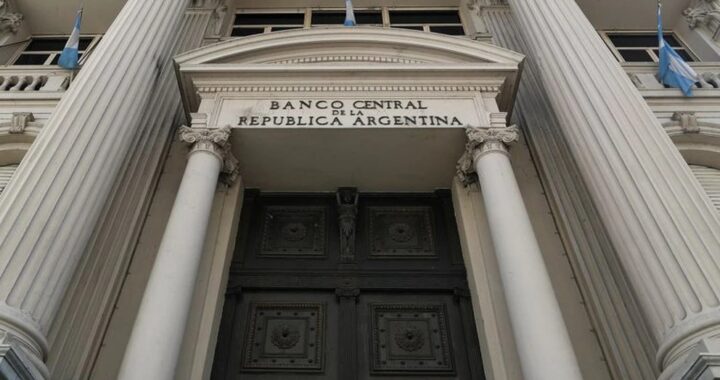 EL BCRA BATIÓ RÉCORD DE COMPRAS PARA UN MES: U$S 4.200 MILLONES