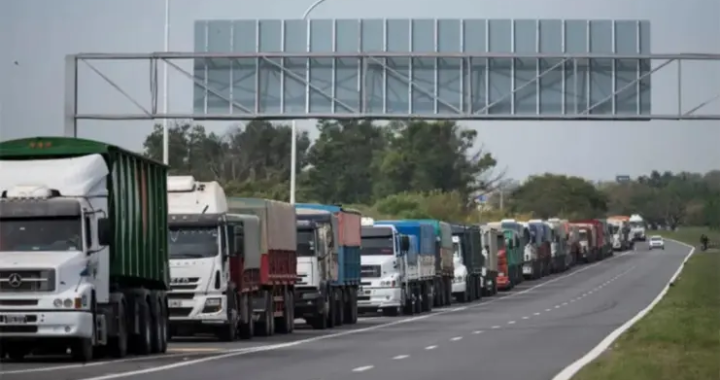 TRANSPORTISTAS DE CARGA ADVIRTIERON POR FALTA DE ABASTECIMIENTO DE COMBUSTIBLE