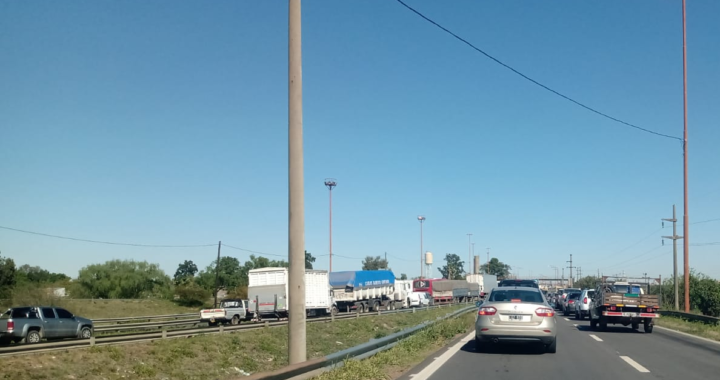 PIDEN QUE, EN HORA PICO, SE VUELVA A CONVERTIR UNO DE LOS CARRILES QUE VA HACIA COLASTINÉ EN CONTRAMANO