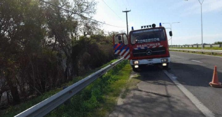 JUNTO A OTRAS DOTACIONES BOMBEROS VOLUNTARIOS DE RINCÓN SOFOCARON UN INCENDIO SOBRE RUTA 168