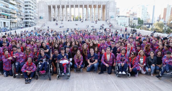 SANTA FE DESPIDIÓ A LOS MIL DEPORTISTAS QUE LA REPRESENTARÁN EN LOS JUEGOS EVITA