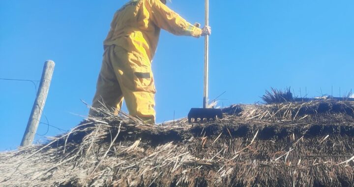 LAS DOTACIONES DE BOMBEROS VOLUNTARIOS DE RINCÓN Y SANTA ROSA DE CALCHINES COLABORARON PARA APAGAR UN INCENDIO