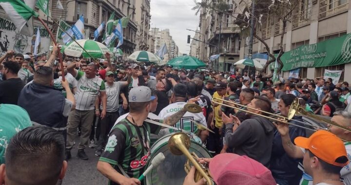 AMENAZAN CON UN PARO NACIONAL DE CAMIONEROS PARA EL LUNES SI NO HAY ACUERDO SALARIAL