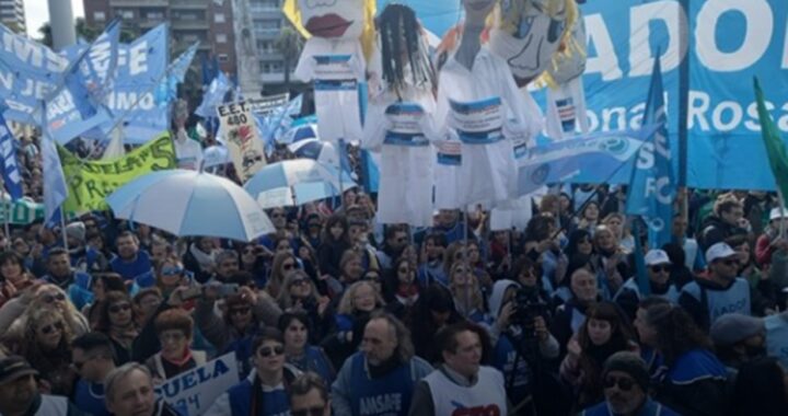 LOS DOCENTES DECIDEN HOY SI ACEPTAN LA PROPUESTA DEL GOBIERNO O VAN AL PARO