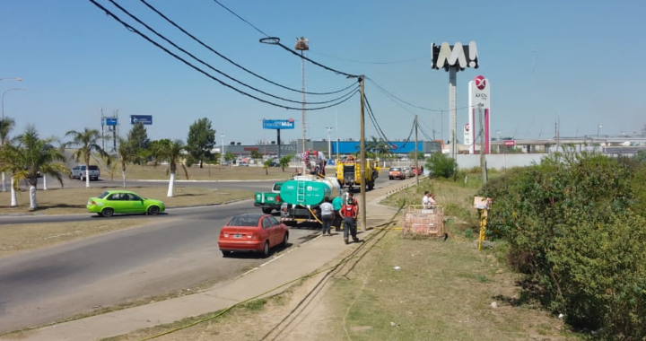 BOMBEROS VOLUNTARIOS DE RINCÓN SOFOCAN UN INCENDIO Y PREVINIERON QUE SE PROPAGARA A LAS ESTACIÓN DE SERVICIO DE LA RUTA 168