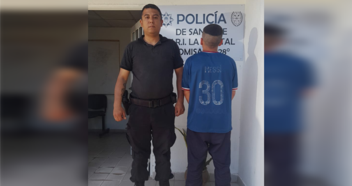 QUISO ROBAR UN REFLECTOR EN COLASTINÉ Y LO ATRAPÓ LA POLICÍA SUBIDO A UN ÁRBOL