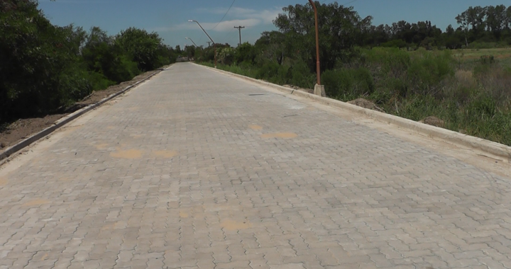 SE CONCRETÓ POR ADMINISTRACIÓN COMUNAL LA OBRA DE 300 METROS DE DEFENSA EN EL ACCESO A LOS NARANJOS DE ARROYO LEYES