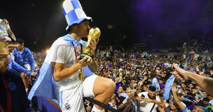 LA SELECCIÓN Y LA COPA DEL MUNDO YA ESTÁN EN ARGENTINA