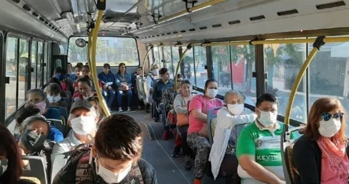 RECOMIENDAN EL USO DE BARBIJOS EN EL TRANSPORTE PÚBLICO POR LA SUBA DE CASOS DE COVID-19