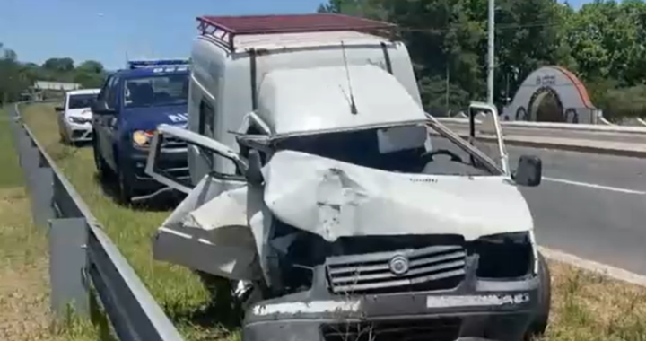 RINCÓN: TREMENDO ACCIDENTE EN RUTA 1 DE UNA FIAT UTILITARIA