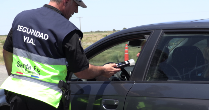 LA PROVINCIA ENTREGÓ ALÓMETROS E INDUMENTARIA A LA POLICÍA DE SEGURIDAD VIAL PARA LOS CONTROLES DE ALCOHOLEMIA