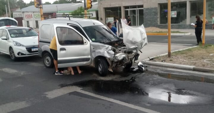 ACCIDENTE DE TRÁNSITO  EN RUTA 1: ENTRE UN FIAT PALIO Y RENAULT KANGOO