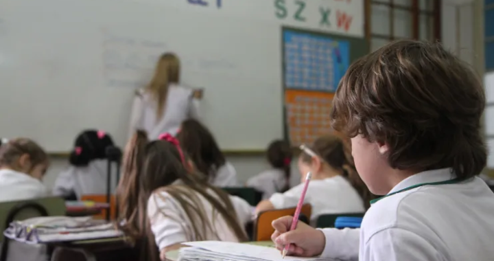 TODAS LAS ESCUELAS PRIMARIAS SANTAFESINAS TENDRÁN UNA JORNADA DE 25 HORAS SEMANALES