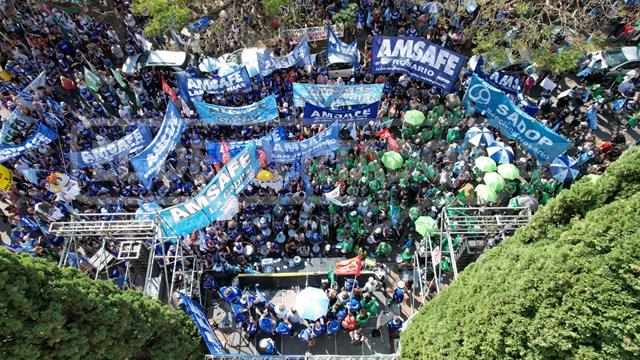 CON VOLANTEADAS Y AULAS VACÍAS, COMIENZA UN NUEVO PARO POR 48 HORAS DE LOS DOCENTES