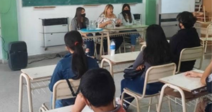 TALLERES EDUCATIVOS “MUJERES POR LOS DERECHOS EDUCAR EN IGUALDAD” EN LA ESCUELA SECUNDARIA 590 DE ARROYO LEYES.