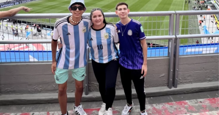 ELLOS TAMBIÉN CUMPLEN SUS SUEÑOS: HINCHAS DE SANTA ROSA DE CALCHINES POR PRIMERA VEZ VIERON EN VIVO A LIONEL MESSI