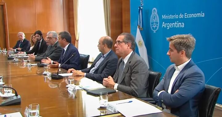 MASSA ANUNCIÓ UN ACUERDO CON BANCOS Y COMPAÑÍAS DE SEGURO PARA CANJEAR DEUDA EN PESOS