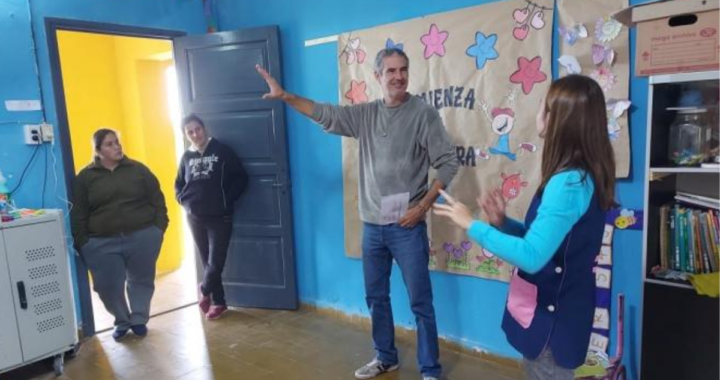 KAUFMANN ENTREGÓ APORTES DEL SENADOR por garay AL CENTRO EDUCATIVO RURAL DEL PARAJE LAS CAÑAS