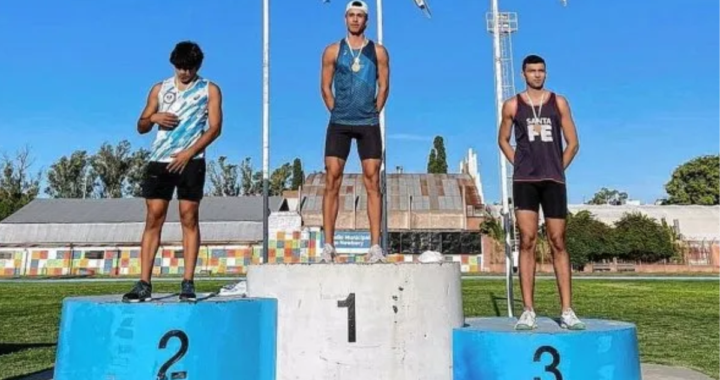 VALENTINO MOLET DE SANTA ROSA DE CALCHINES SE SUBIÓ AL PODIO EN EL NACIONAL U20 DE ATLETISMO EN ROSARIO