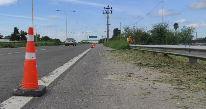 ALERTA A CONDUCTORES EN LA COSTA: CORTE DE PASTO EN LA AUTOVÍA SANTA FE-PARANÁ:  