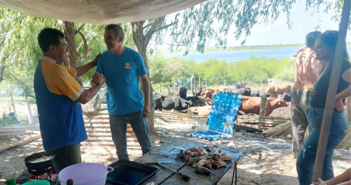 CARLOS KAUFMANN VISITÓ BARRIOS DE HELVECIA Y RECIBIÓ AGASAJOS DE LOS VECINOS