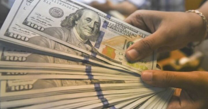 EL DÓLAR CONTINÚA EN ALZA Y ALCANZÓ UN NUEVO RÉCORD