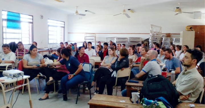 CHARLA DE AMSAFE LA CAPITAL EN LA ESCUELA MEDIA DE RINCÓN N° 658 SOBRE NORMATIVA Y SALARIO DOCENTE  