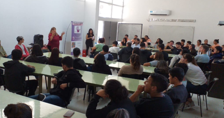 ESTUDIANTES DE ARROYO LEYES PARTICIPARON EN TALLERES “MUJERES POR LOS DERECHOS EDUCAR EN IGUALDAD”