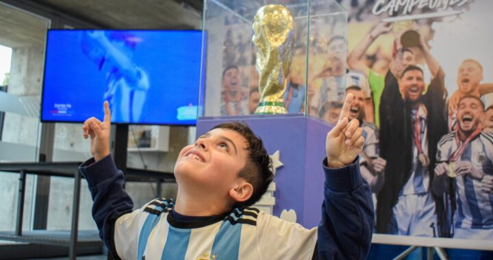 MÁS DE 7.000 PERSONAS VISITARON LA COPA DEL MUNDO EN LA CIUDAD DE SANTA FE