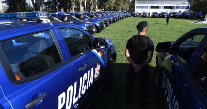 LA PROVINCIA INCORPORÓ 17 CAMIONETAS 0 KM PARA LA POLICÍA DE LA UNIDAD REGIONAL I