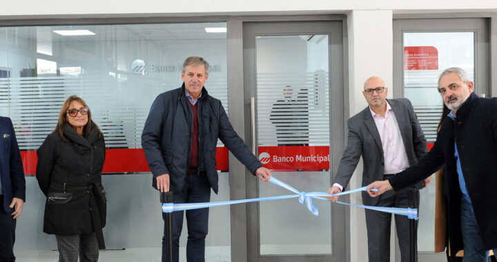 EL BANCO MUNICIPAL DE ROSARIO ABRIÓ SUS PUERTAS EN LA TERMINAL DE ÓMNIBUS