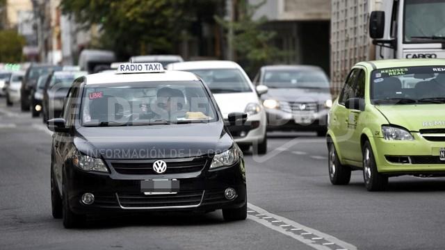 DESDE AGOSTO SE EXIGIRÁ QUE TAXIS Y REMISES TENGAN OPCIONES DE PAGO ELECTRÓNICO