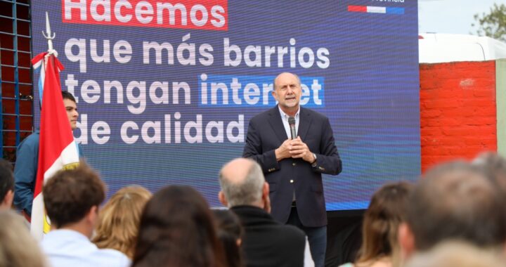 PEROTTI PRESENTÓ EN SANTA FE EL SERVICIO DE WIFI LIBRE PARA ESTABLECIMIENTOS EDUCATIVOS