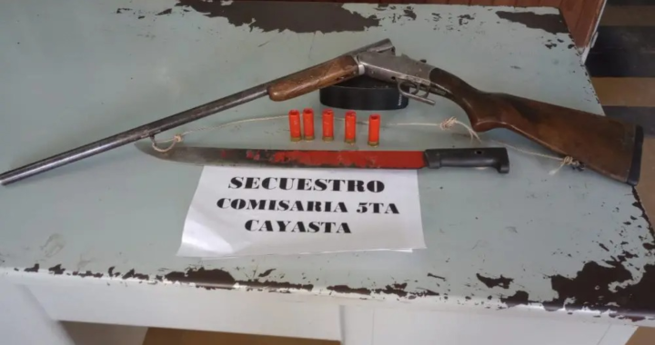 DETIENEN A UN SUJETO EN CAYASTÁ QUE AMENAZÓ A VECINOS Y POLICÍAS CON ESCOPETA Y MACHETE