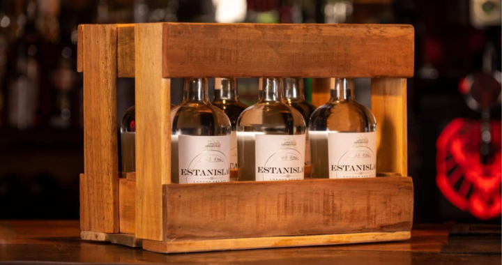 EL GIN SANTAFESINO QUE CONQUISTA PALADARES: UN PROYECTO QUE PASÓ DE HOBBIE A PRODUCIR 2000 BOTELLAS POR MES EN COLASTINÉ