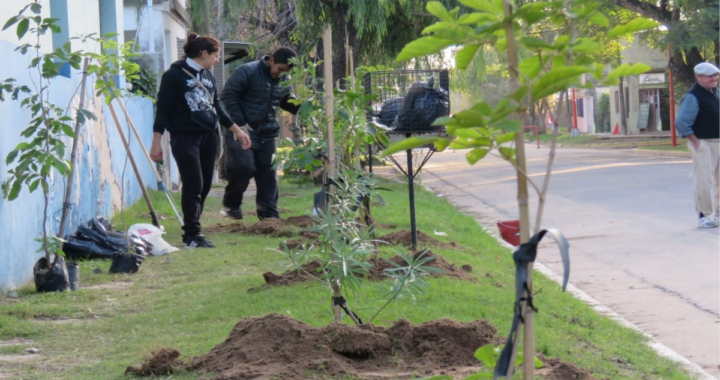 JORNADA DE «FOR ESTAR» FRENTE AL HOSPITAL DE SANTA ROSA DE CALCHINES